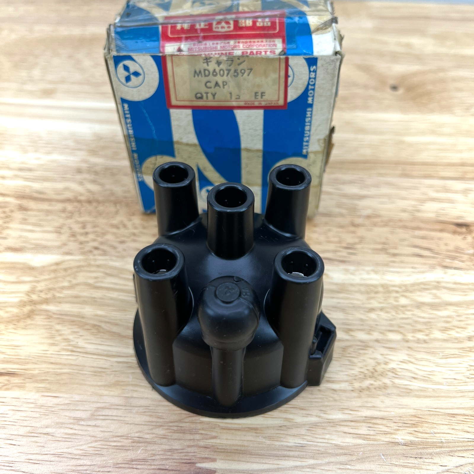 NOS Distributor Cap 1981-1992 Mitsubishi Galant 1985-1991 Lancer OEM MD607597 - Image 3