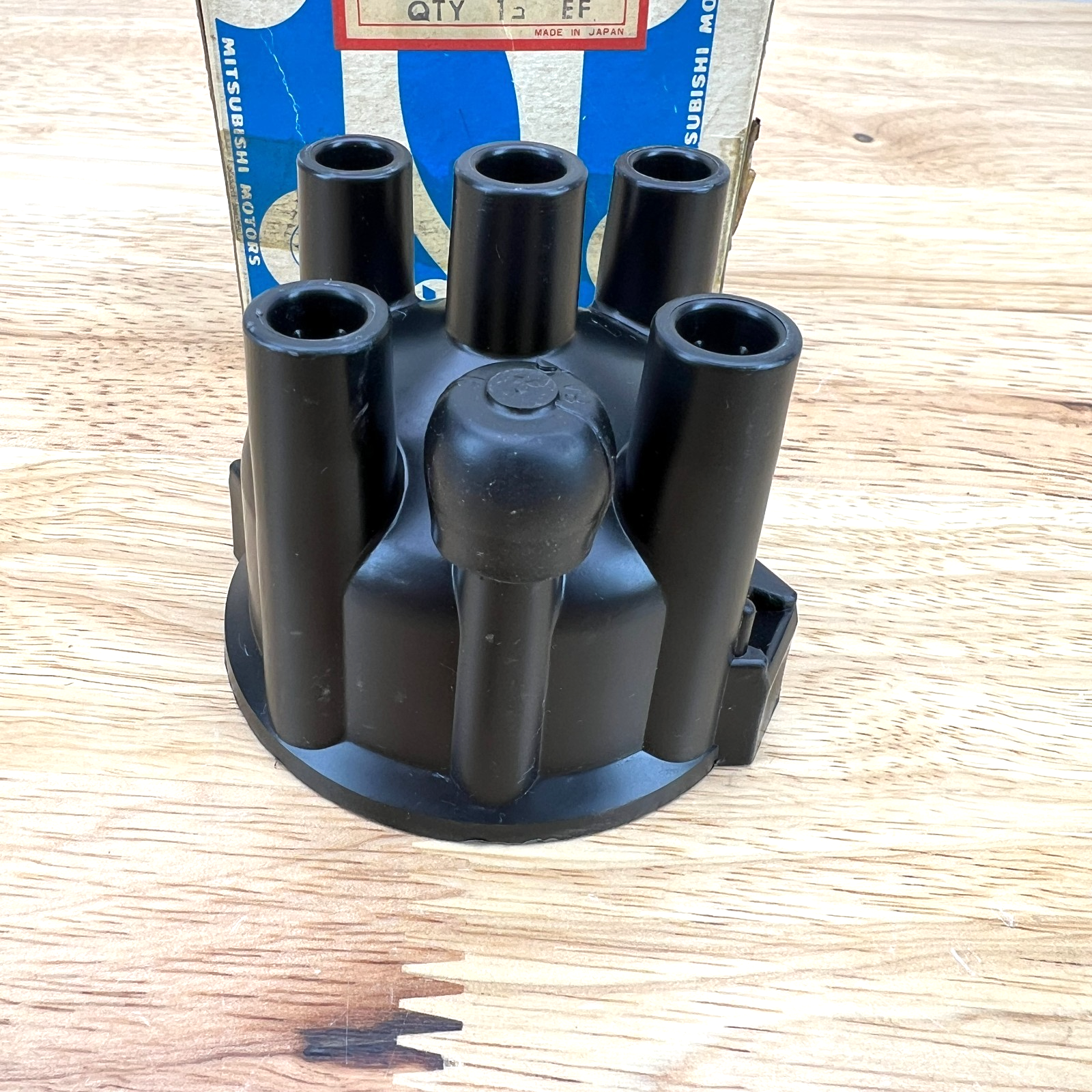 NOS Distributor Cap 1981-1992 Mitsubishi Galant 1985-1991 Lancer OEM MD607597 - Image 4