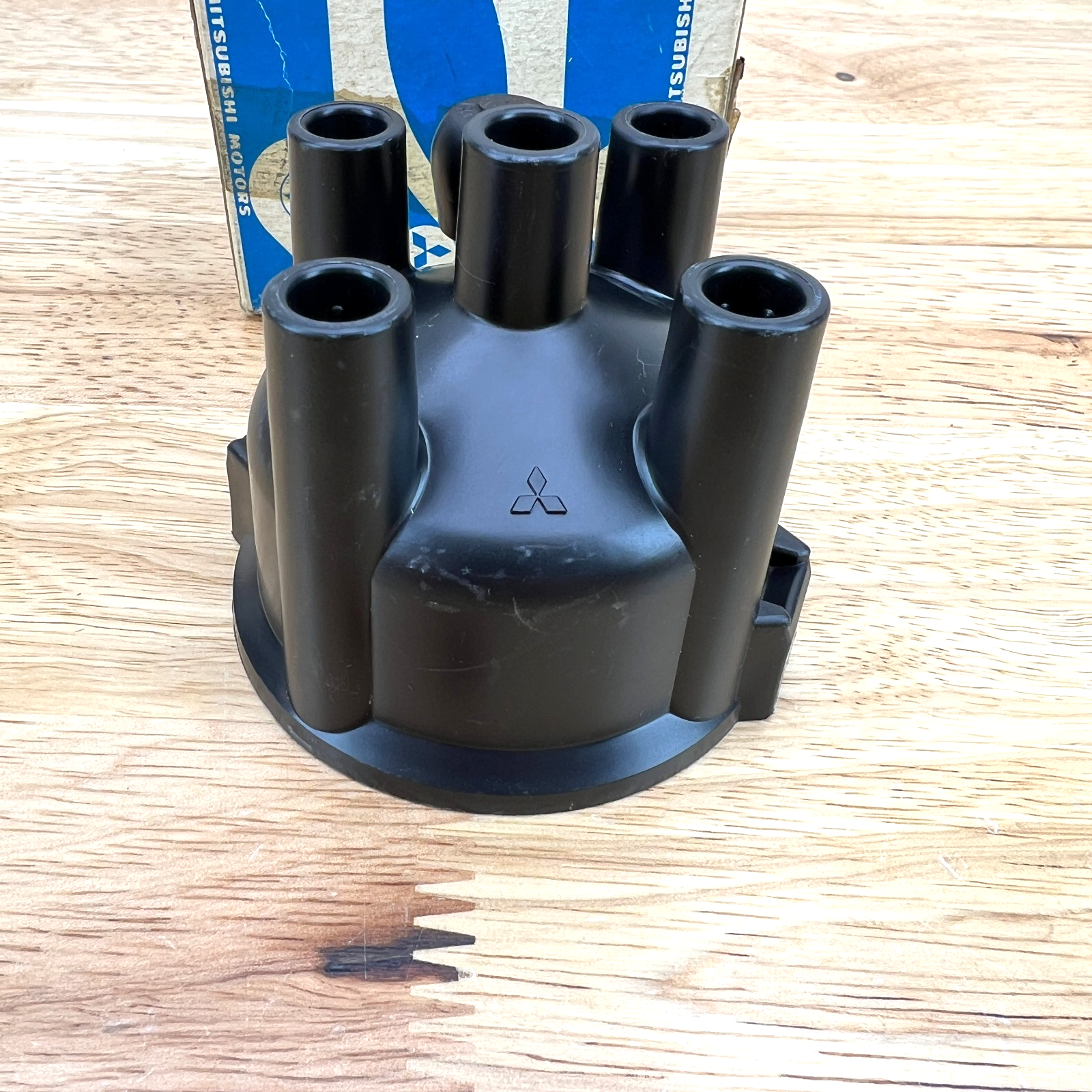 NOS Distributor Cap 1981-1992 Mitsubishi Galant 1985-1991 Lancer OEM MD607597 - Image 6