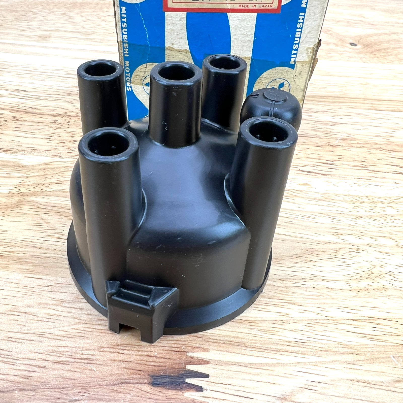 NOS Distributor Cap 1981-1992 Mitsubishi Galant 1985-1991 Lancer OEM MD607597 - Image 7