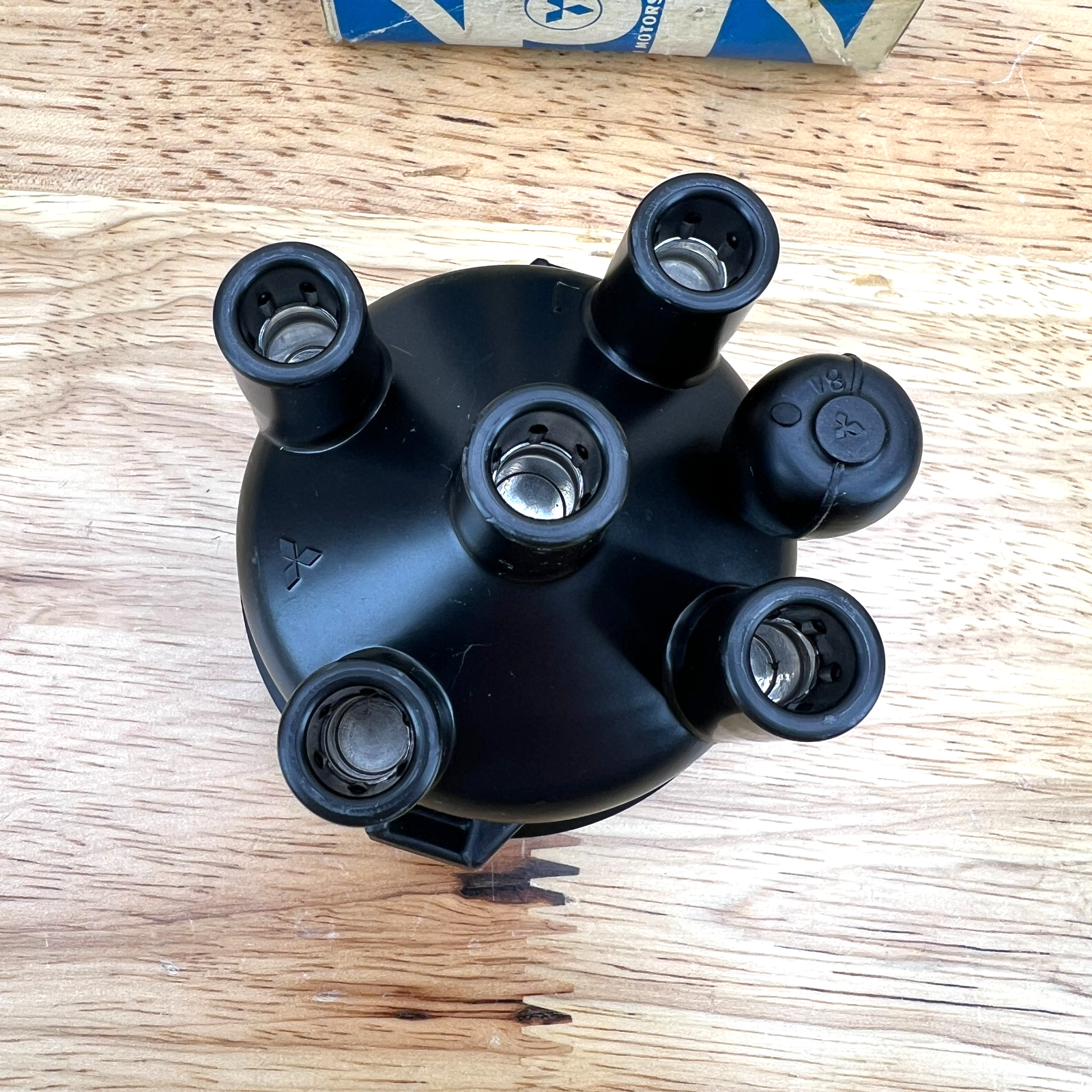 NOS Distributor Cap 1981-1992 Mitsubishi Galant 1985-1991 Lancer OEM MD607597 - Image 9