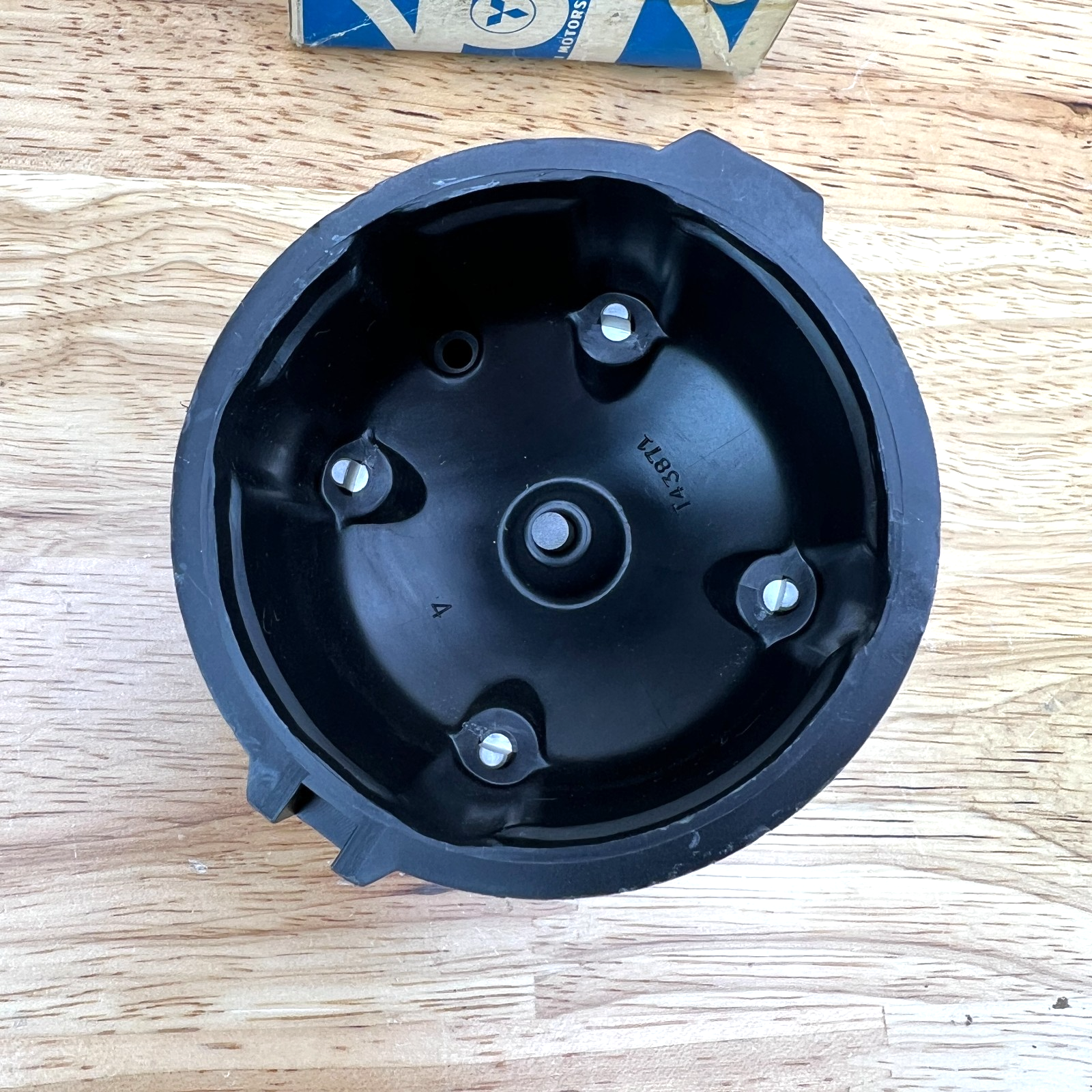 NOS Distributor Cap 1981-1992 Mitsubishi Galant 1985-1991 Lancer OEM MD607597 - Image 10