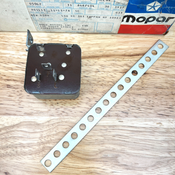 NOS Heated Rear Window Relay 1984-89 Dodge Truck D150-D350 Van W150-W350 4057984 - Image 3