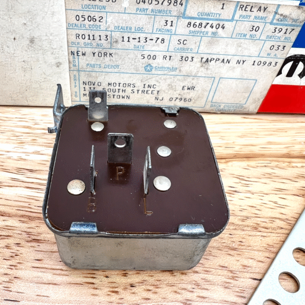 NOS Heated Rear Window Relay 1984-89 Dodge Truck D150-D350 Van W150-W350 4057984 - Image 4