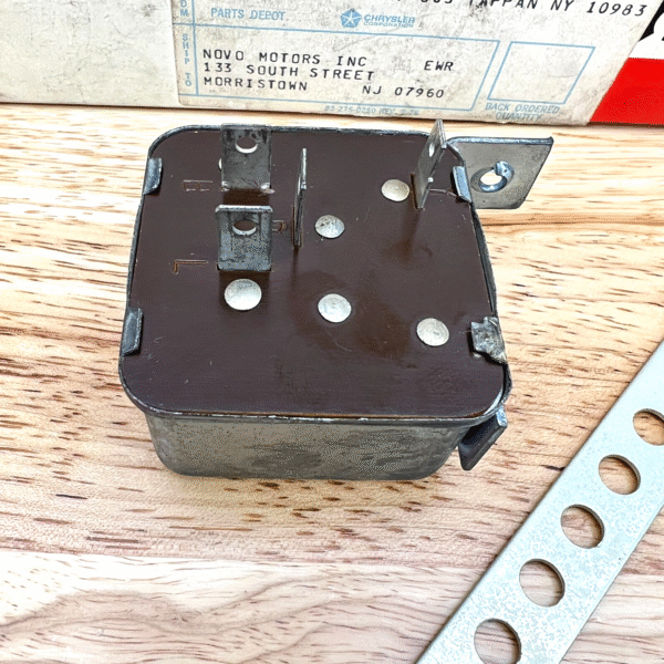 NOS Heated Rear Window Relay 1984-89 Dodge Truck D150-D350 Van W150-W350 4057984 - Image 5