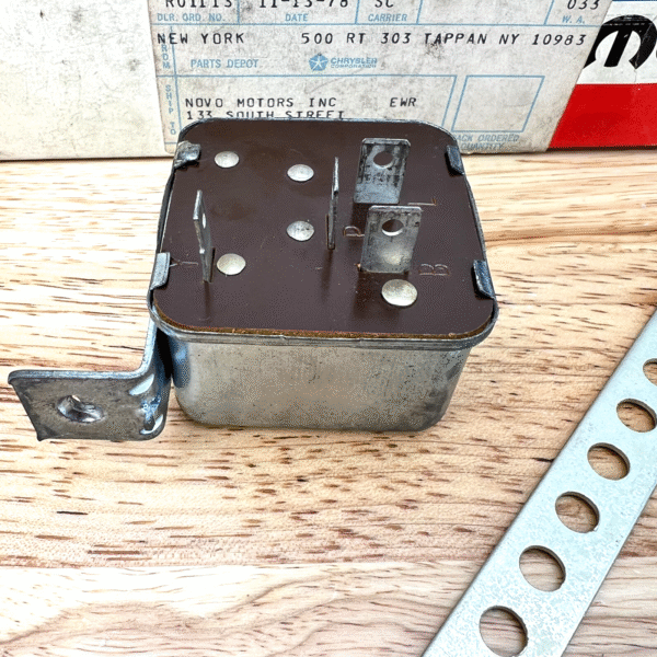 NOS Heated Rear Window Relay 1984-89 Dodge Truck D150-D350 Van W150-W350 4057984 - Image 7