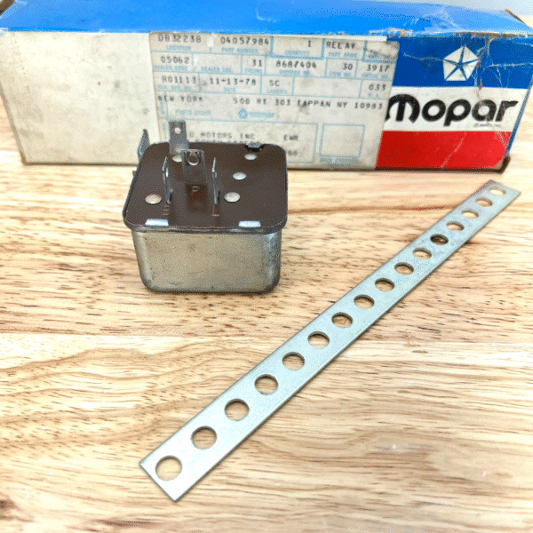 NOS Heated Rear Window Relay 1984-89 Dodge Truck D150-D350 Van W150-W350 4057984