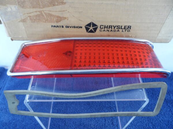 Right Tail Light Lens 1970 Plymouth Valiant Signet 4 Door Brake Stop NOS 3420616