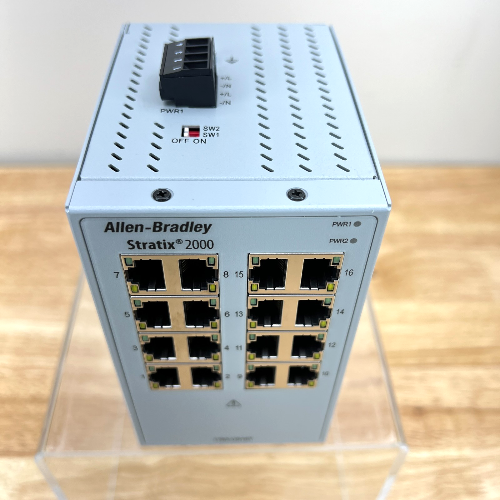 Allen-Bradley Statix 2000 Ethernet Unmanaged Network Switch 16 Port 1783-US16T - Image 2