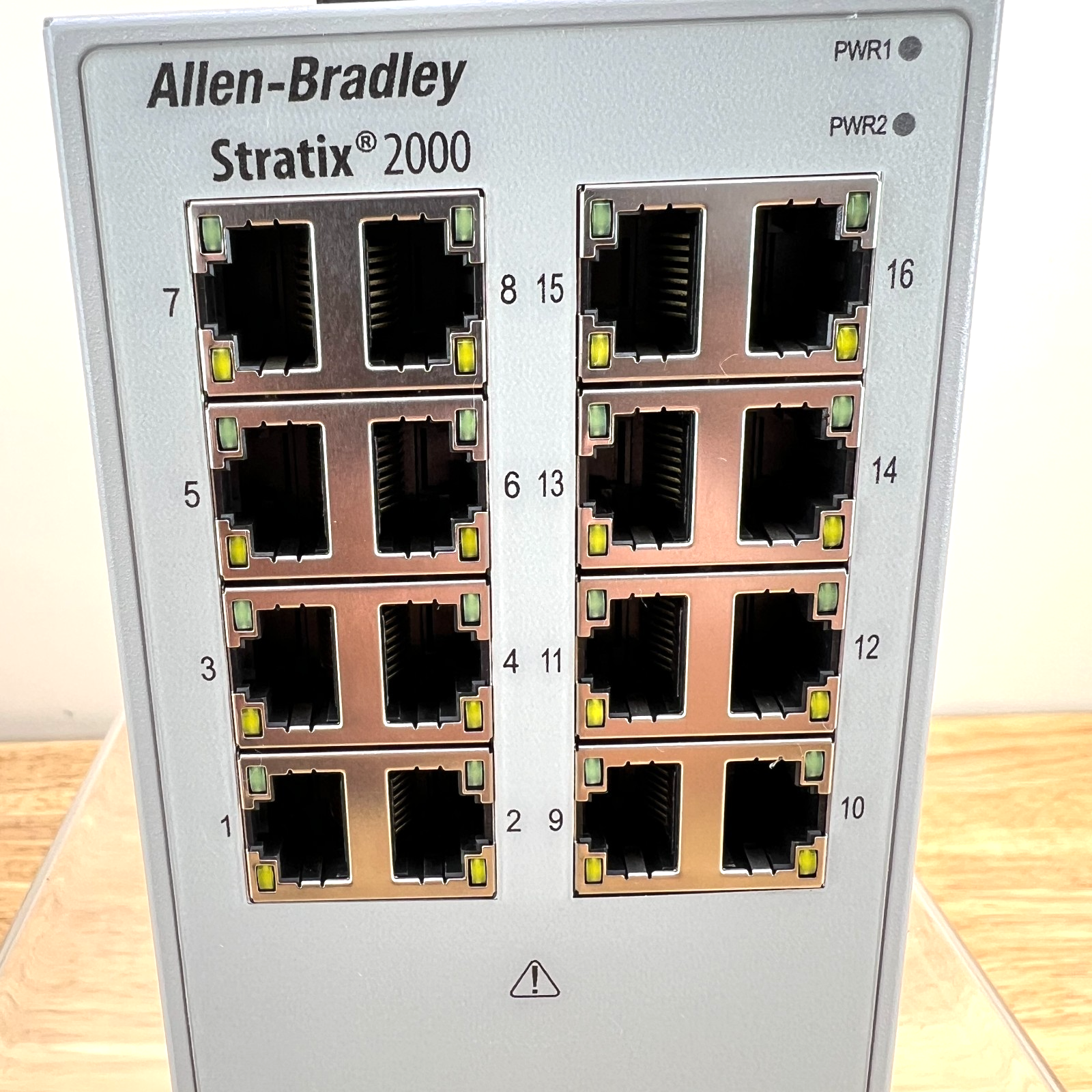 Allen-Bradley Statix 2000 Ethernet Unmanaged Network Switch 16 Port 1783-US16T - Image 3