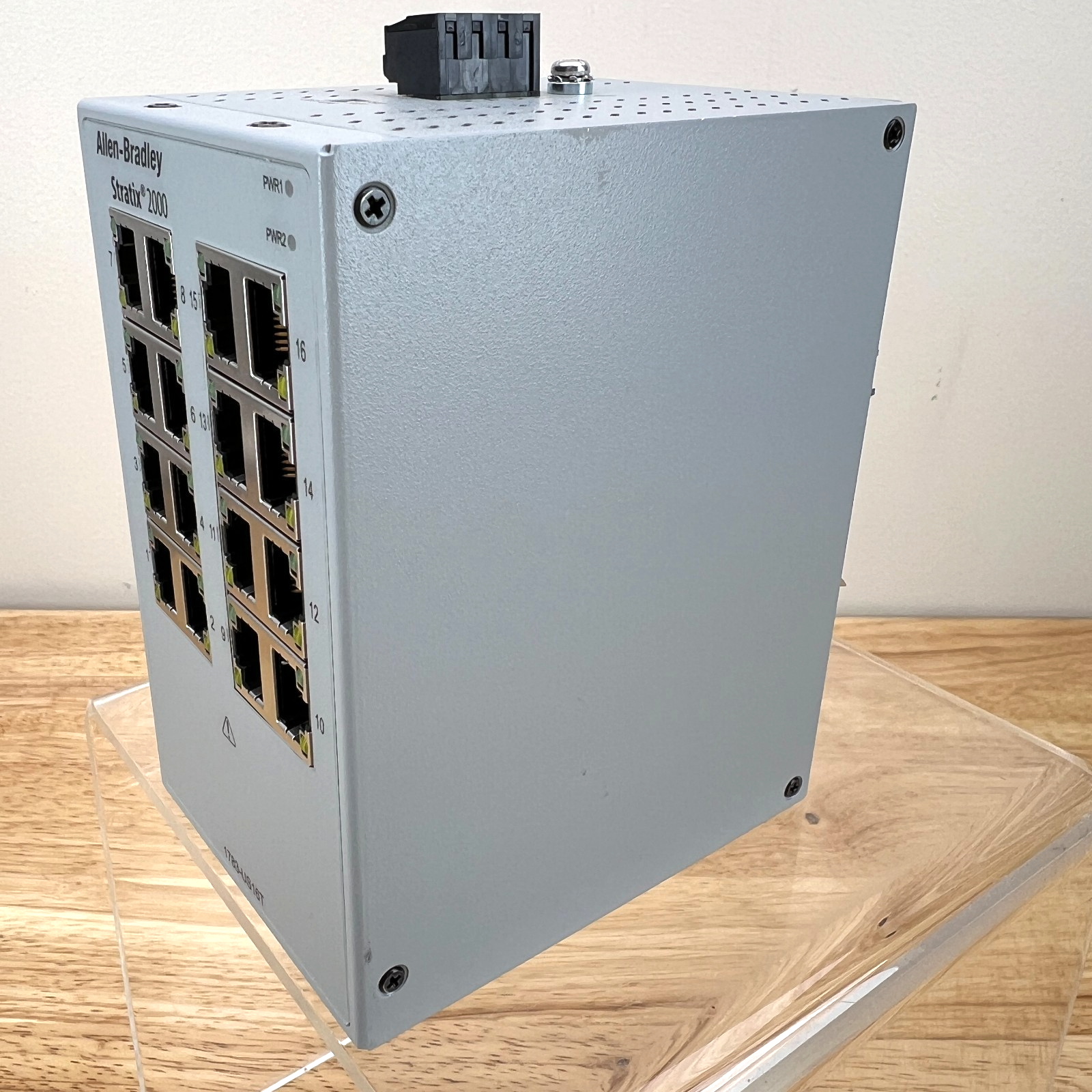 Allen-Bradley Statix 2000 Ethernet Unmanaged Network Switch 16 Port 1783-US16T - Image 4