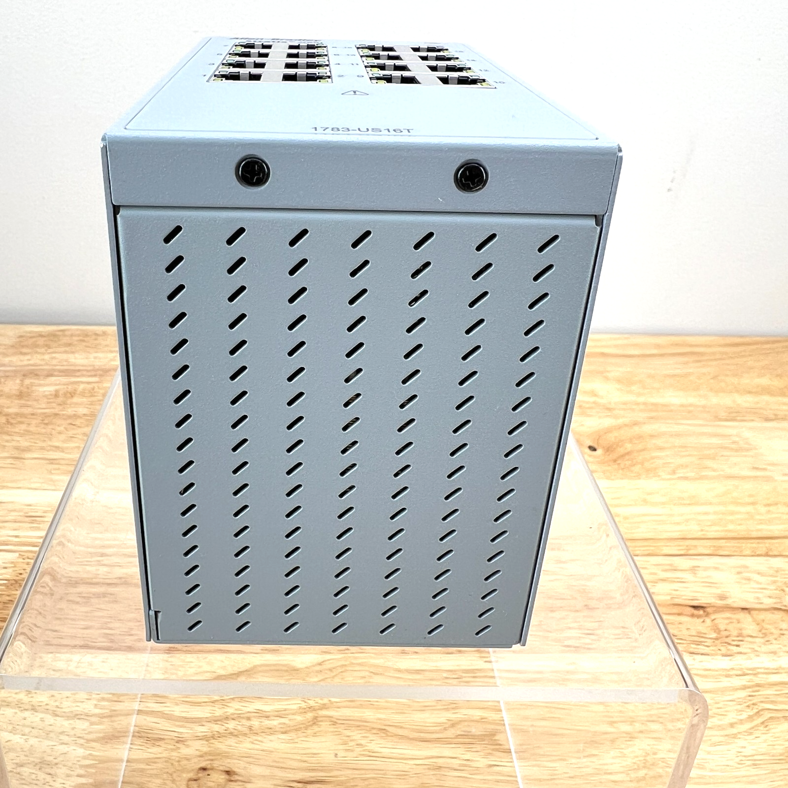 Allen-Bradley Statix 2000 Ethernet Unmanaged Network Switch 16 Port 1783-US16T - Image 9